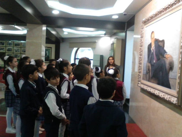 89 nömrəli tam orta məktəbin 4b sinif şagirdləri Heydər Əliyev muzeyinə gedərək Ümummilli Liderin hə